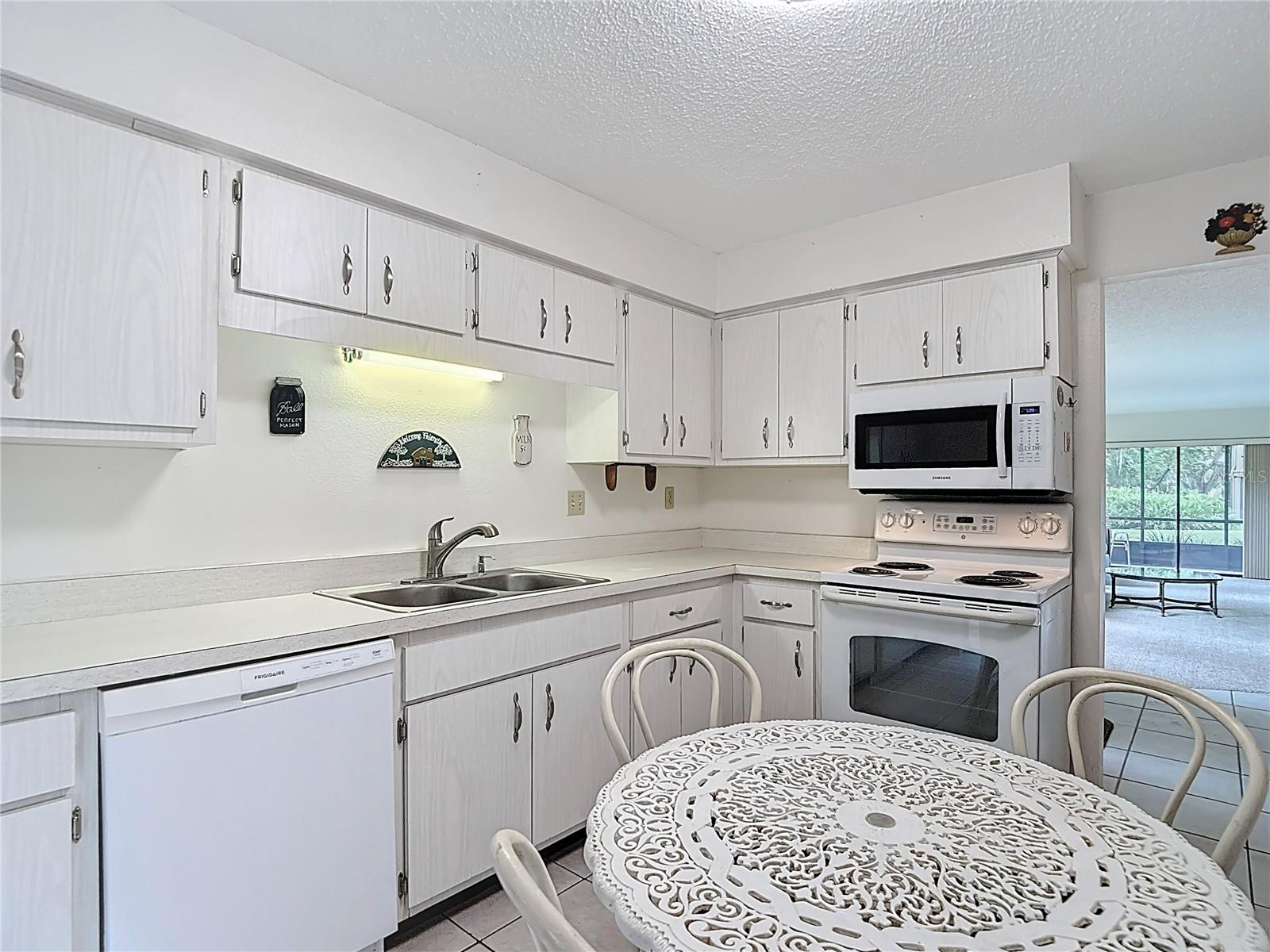 BEACON WOODS WEDGEWOOD CONDO - Residential