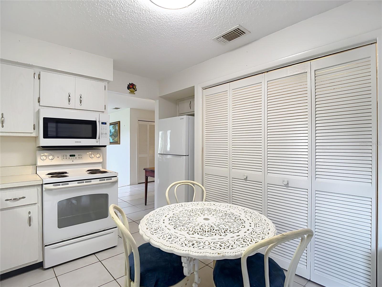 BEACON WOODS WEDGEWOOD CONDO - Residential