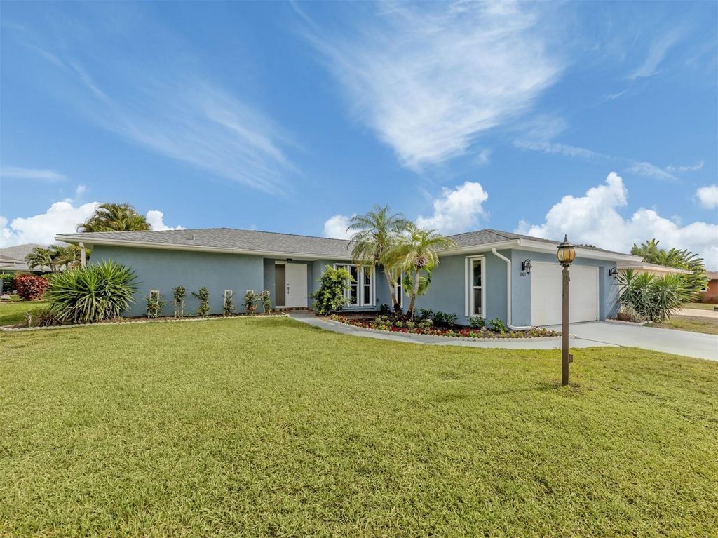 Photo of 1007 River Oaks Court, Venice, FL 34293 (MLS # N6144205)
