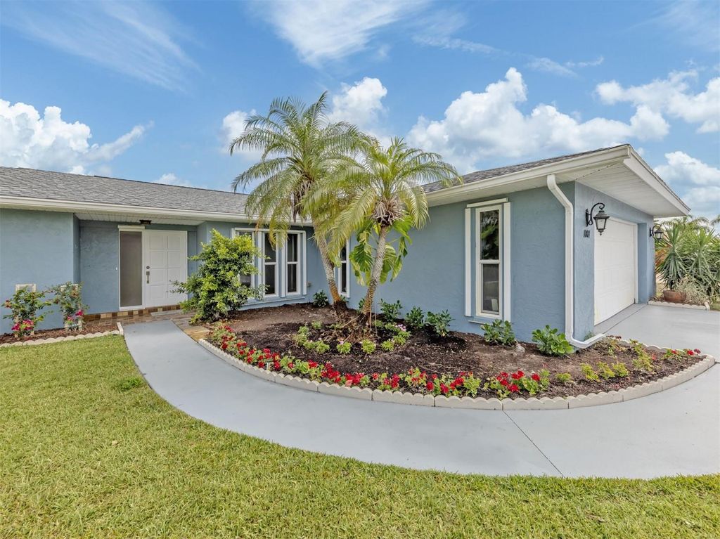 Photo of 1007 River Oaks Court, Venice, FL 34293 (MLS # N6144205)