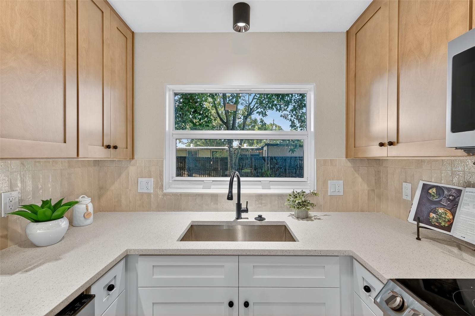 MANHATTAN MANOR 3 - Residential