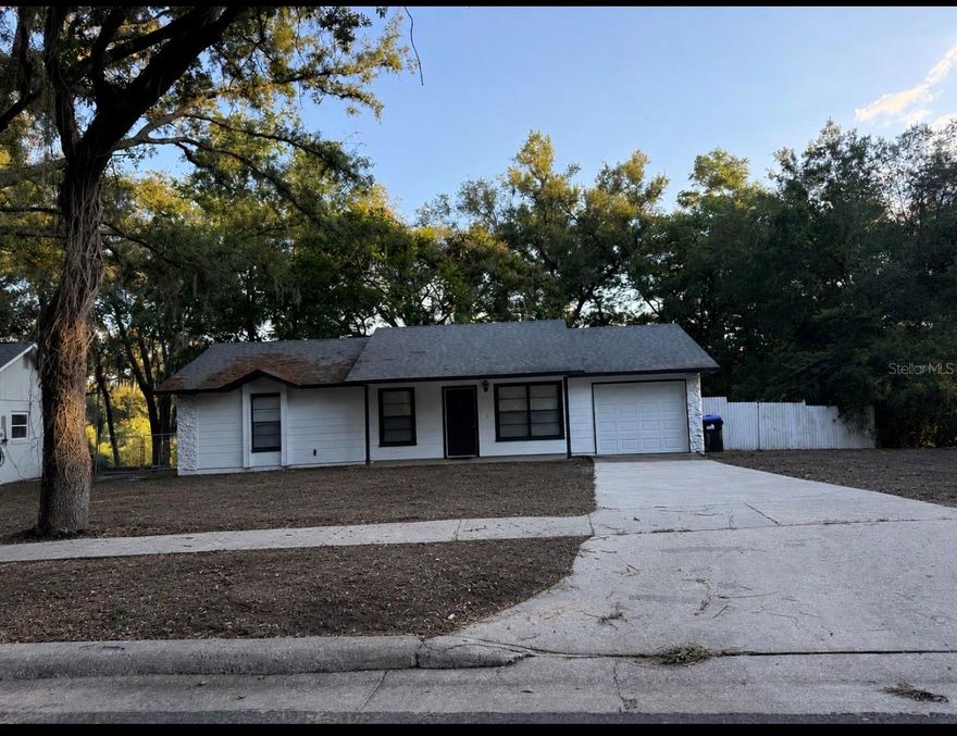 Recently renovated bathrooms and kitchen. Large backyard with deck and lake access.