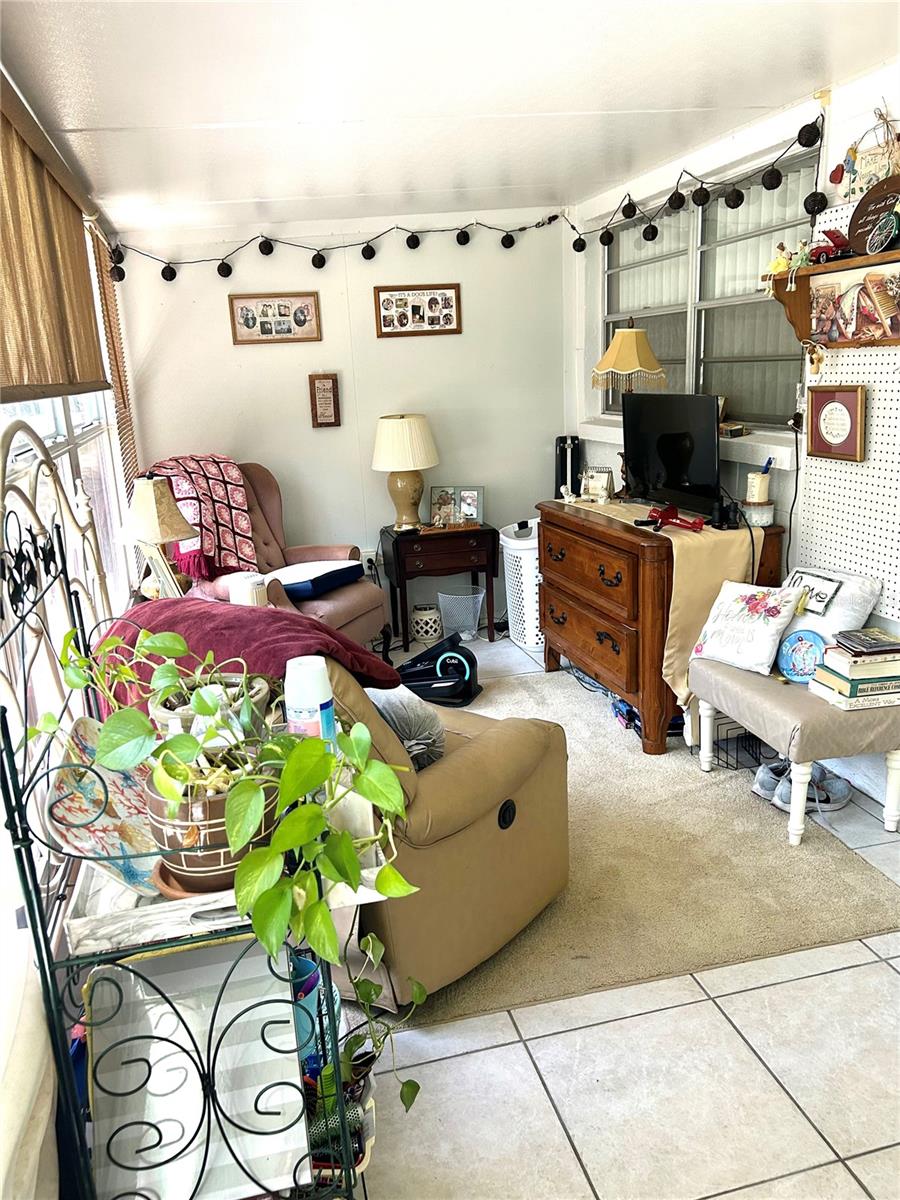 PARADISE POINTE WEST - Residential