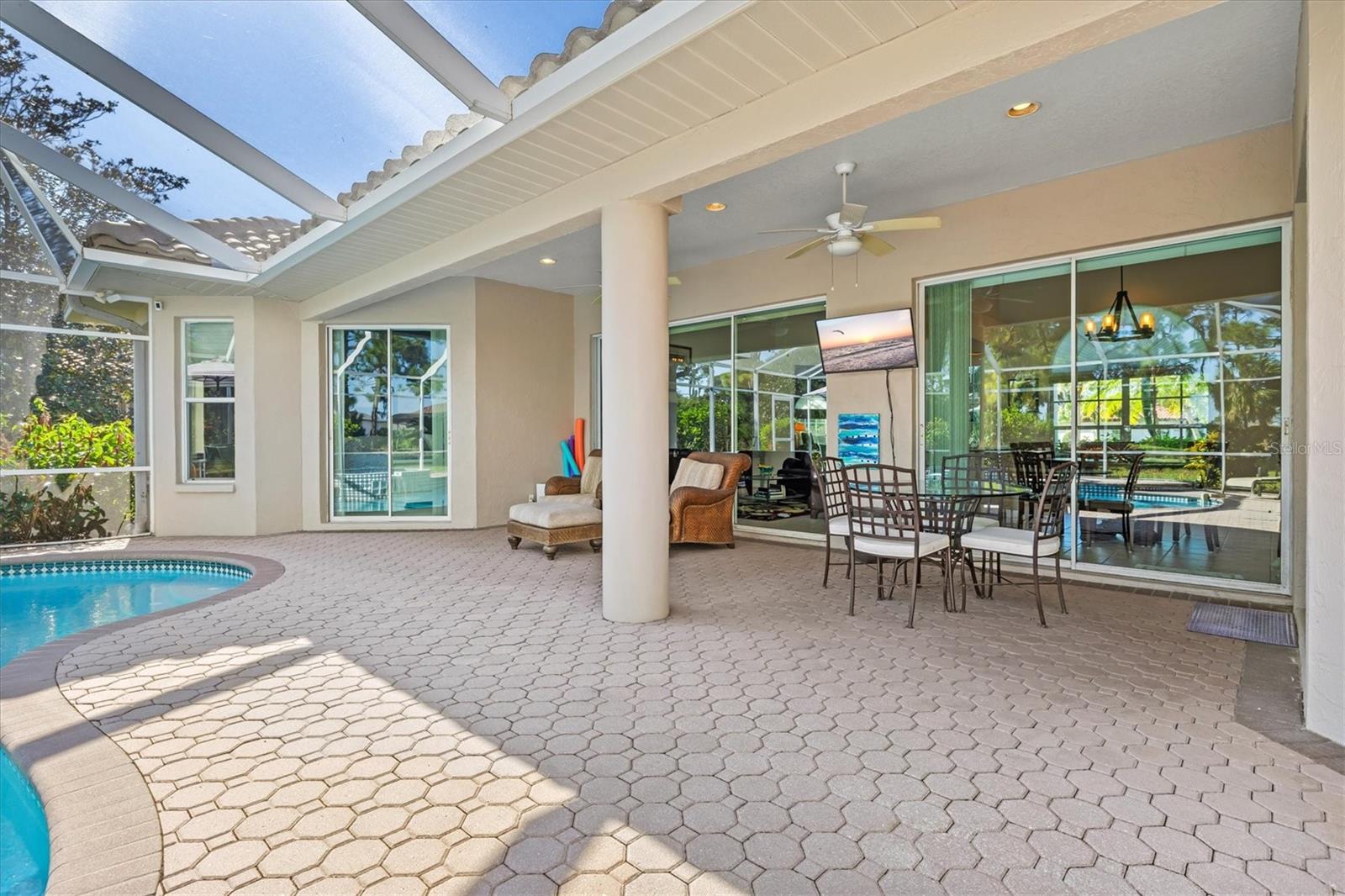 CALUSA LAKES - Residential