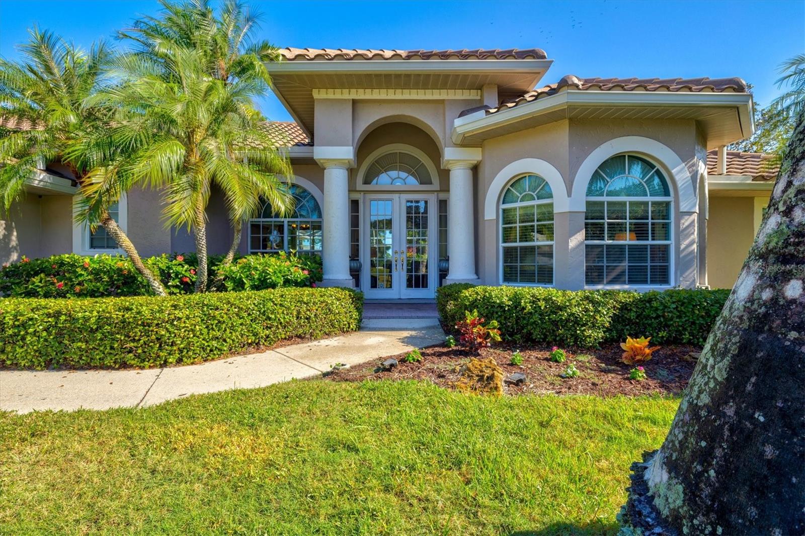 CALUSA LAKES - Residential