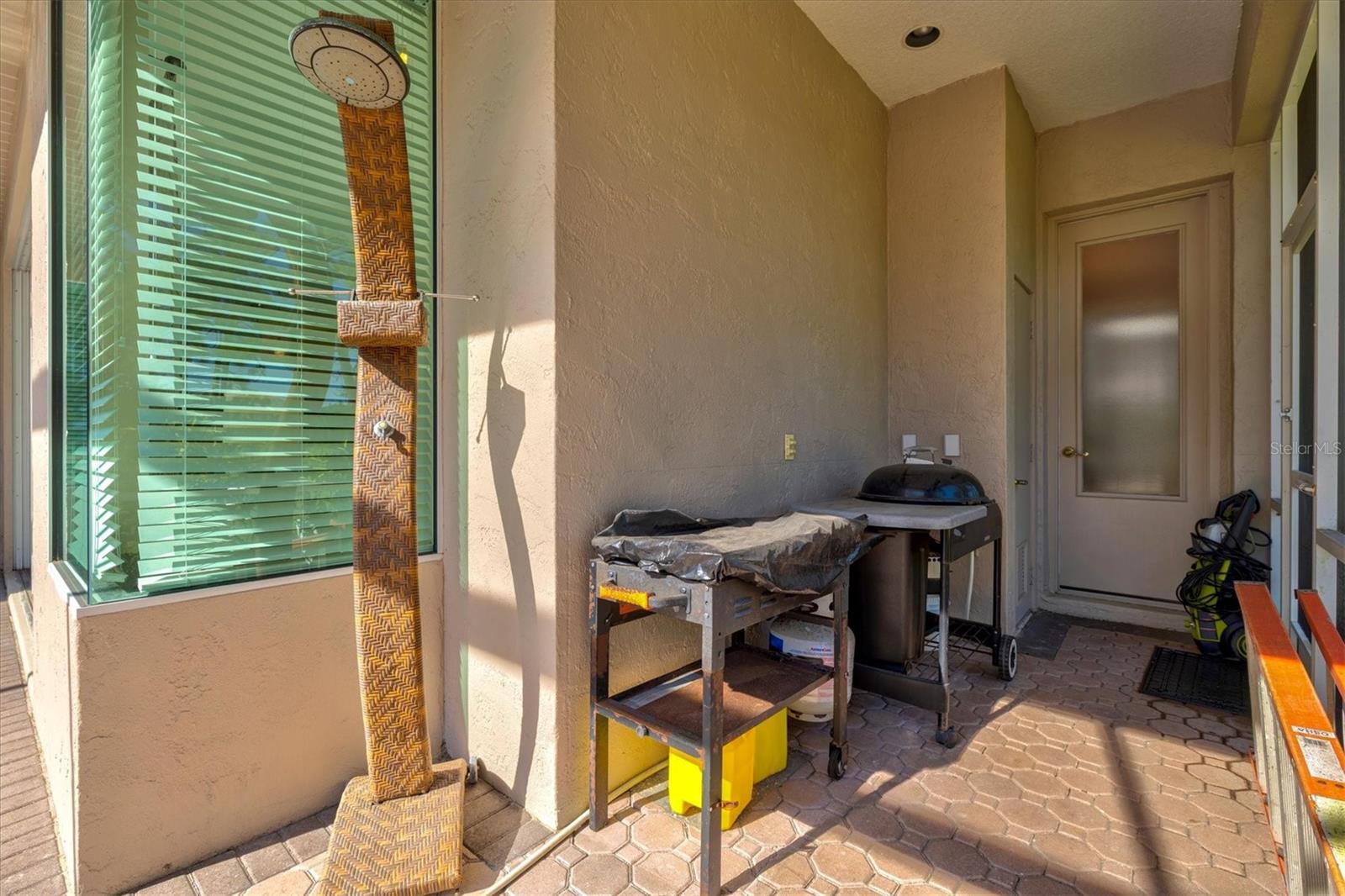 CALUSA LAKES - Residential