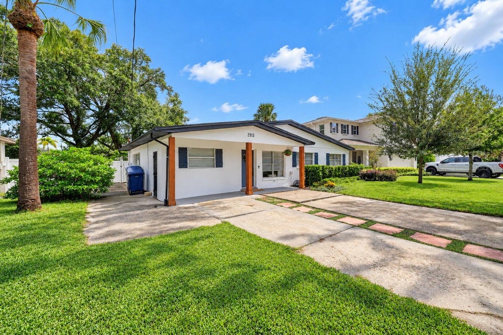 Photo of 2913 W Elrod Avenue, Tampa, FL 33611 (MLS # TB8555917)