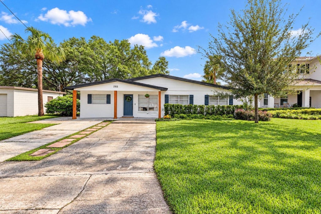 Photo of 2913 W Elrod Avenue, Tampa, FL 33611 (MLS # TB8555917)