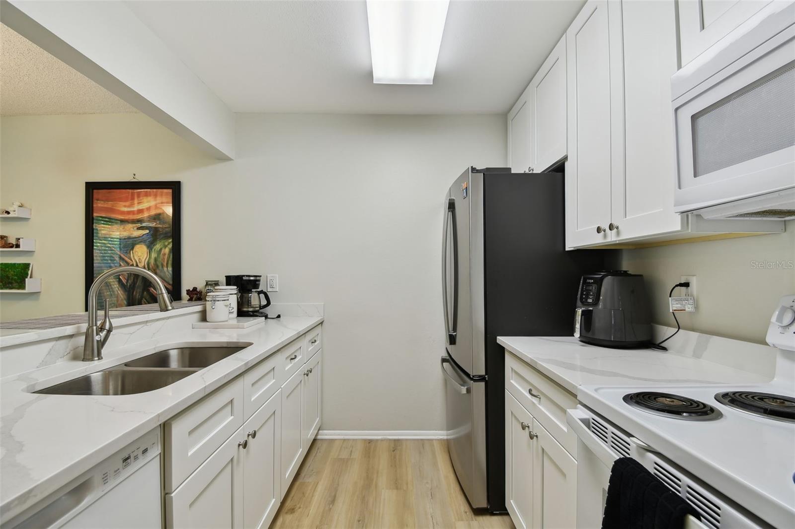 MIRROR LAKE - Residential