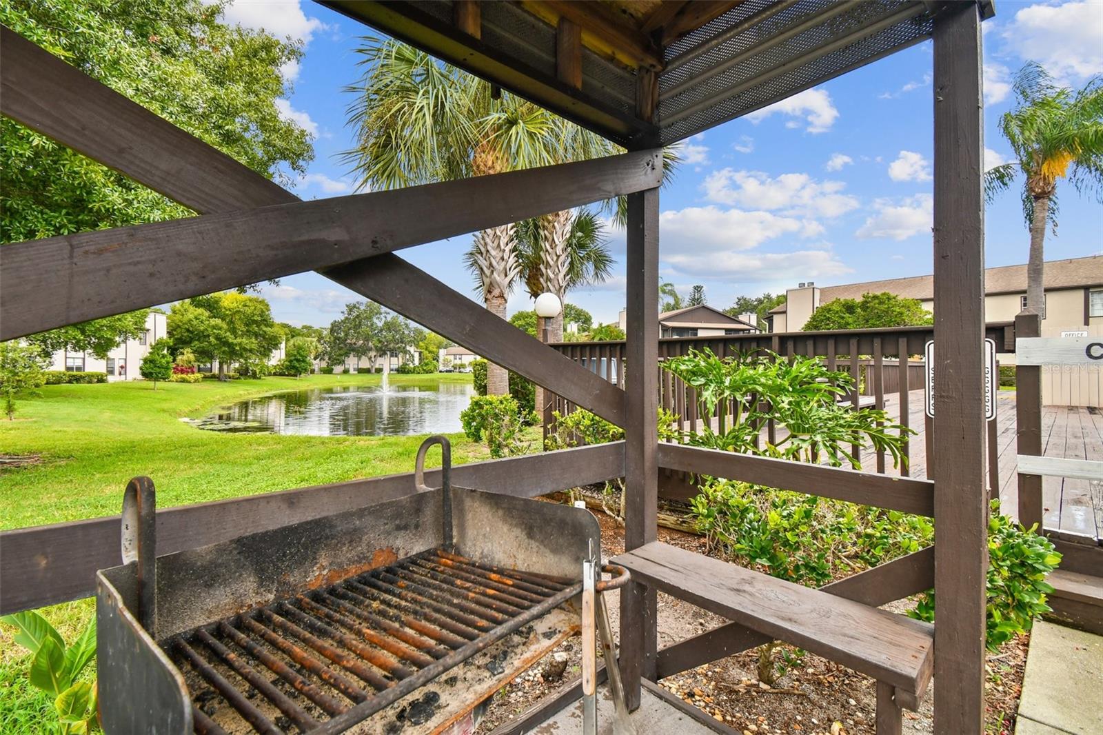 MIRROR LAKE - Residential