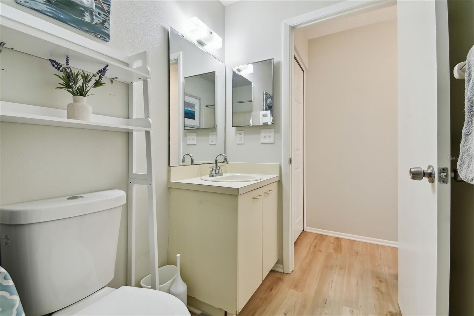 MIRROR LAKE - Residential