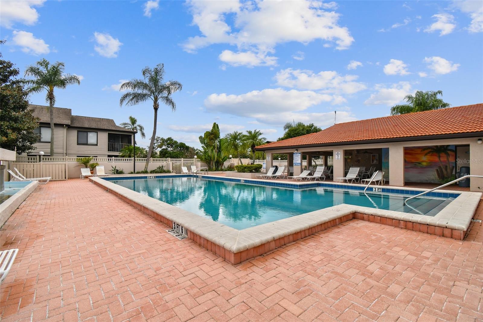 MIRROR LAKE - Residential