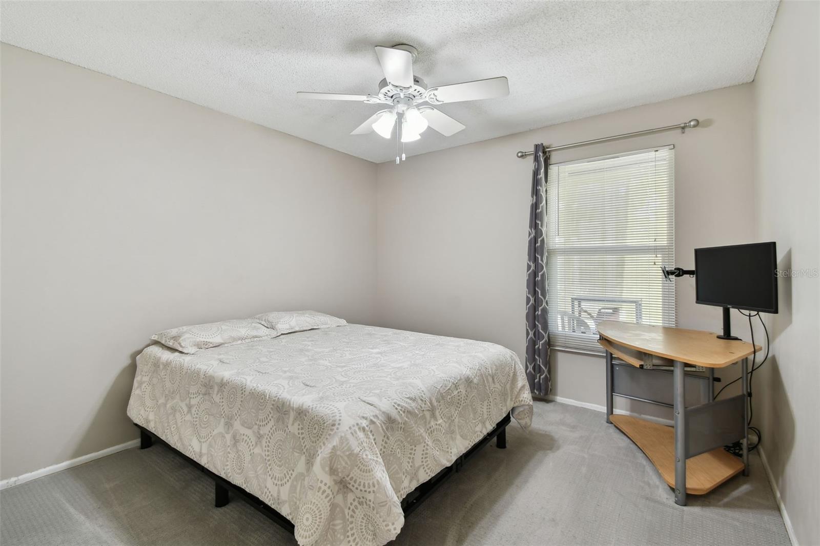 MIRROR LAKE - Residential