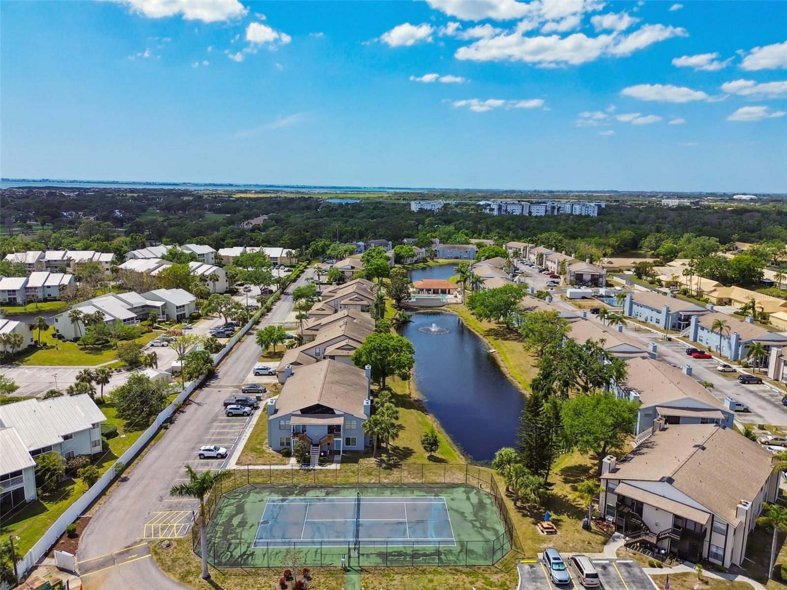 MIRROR LAKE - Residential