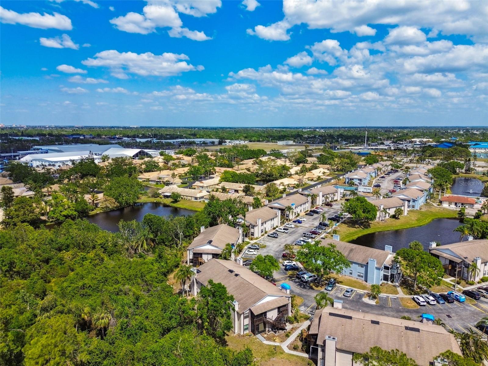 MIRROR LAKE - Residential