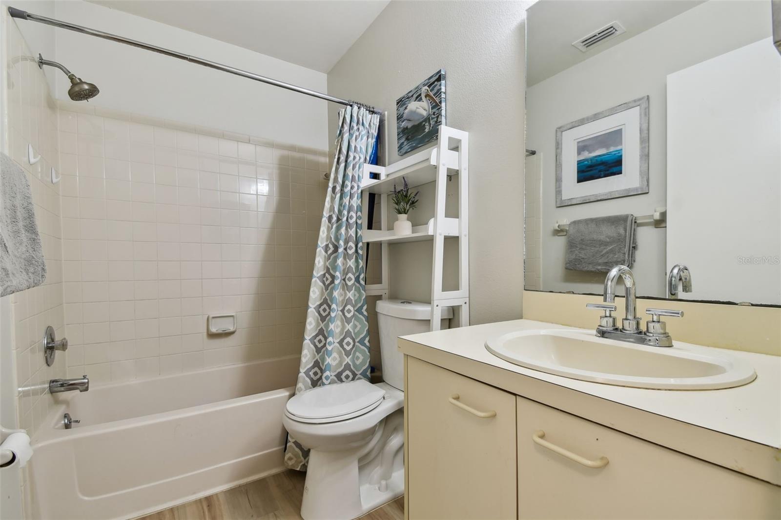 MIRROR LAKE - Residential