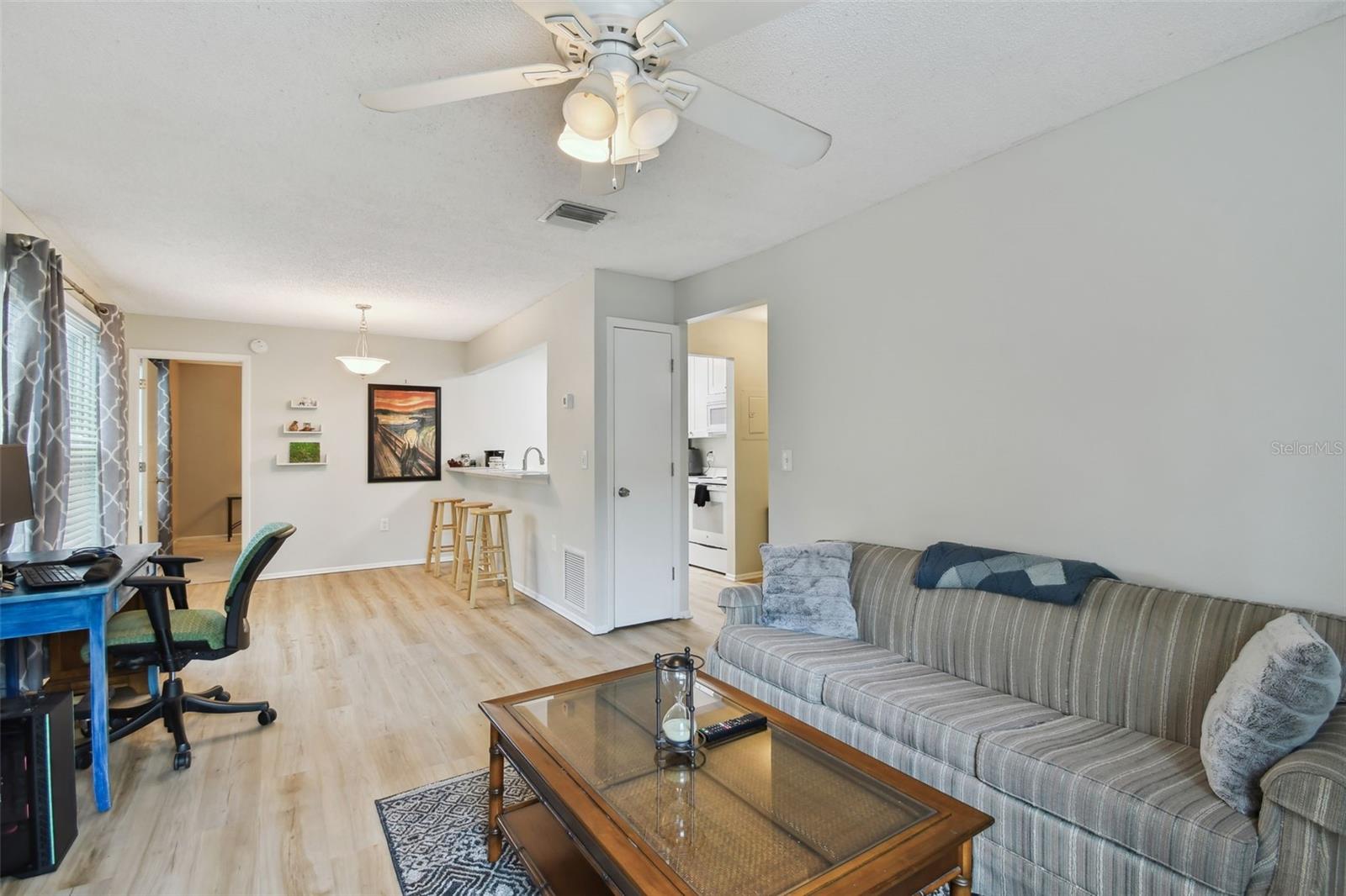 MIRROR LAKE - Residential