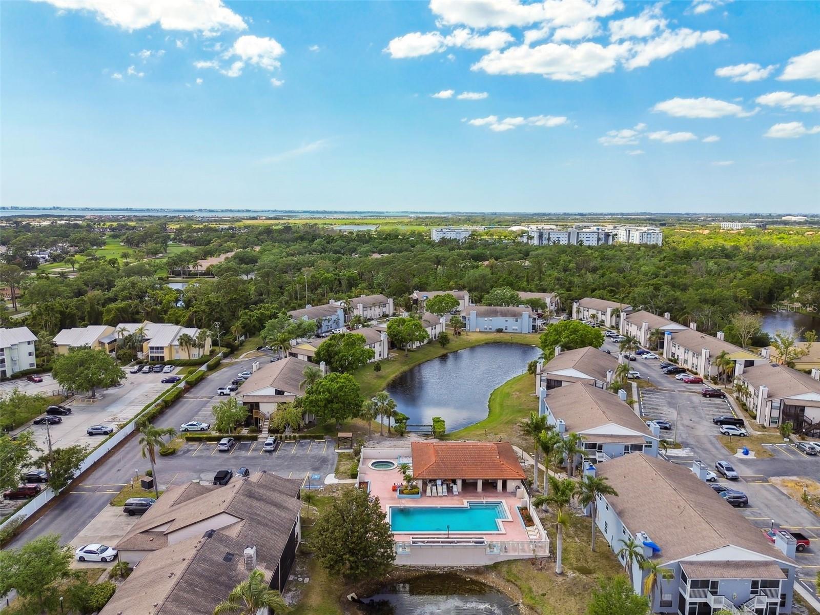 MIRROR LAKE - Residential