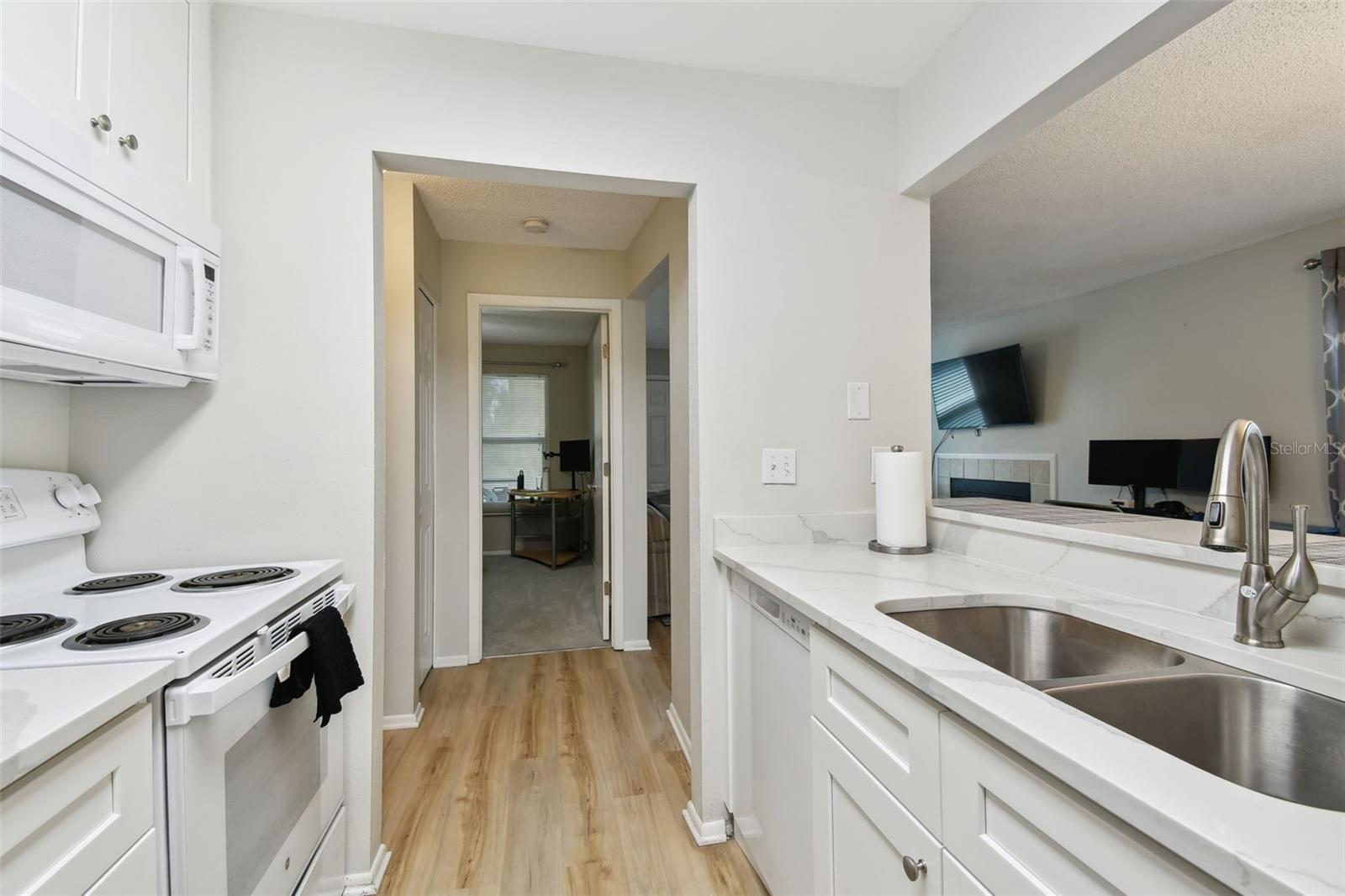 MIRROR LAKE - Residential