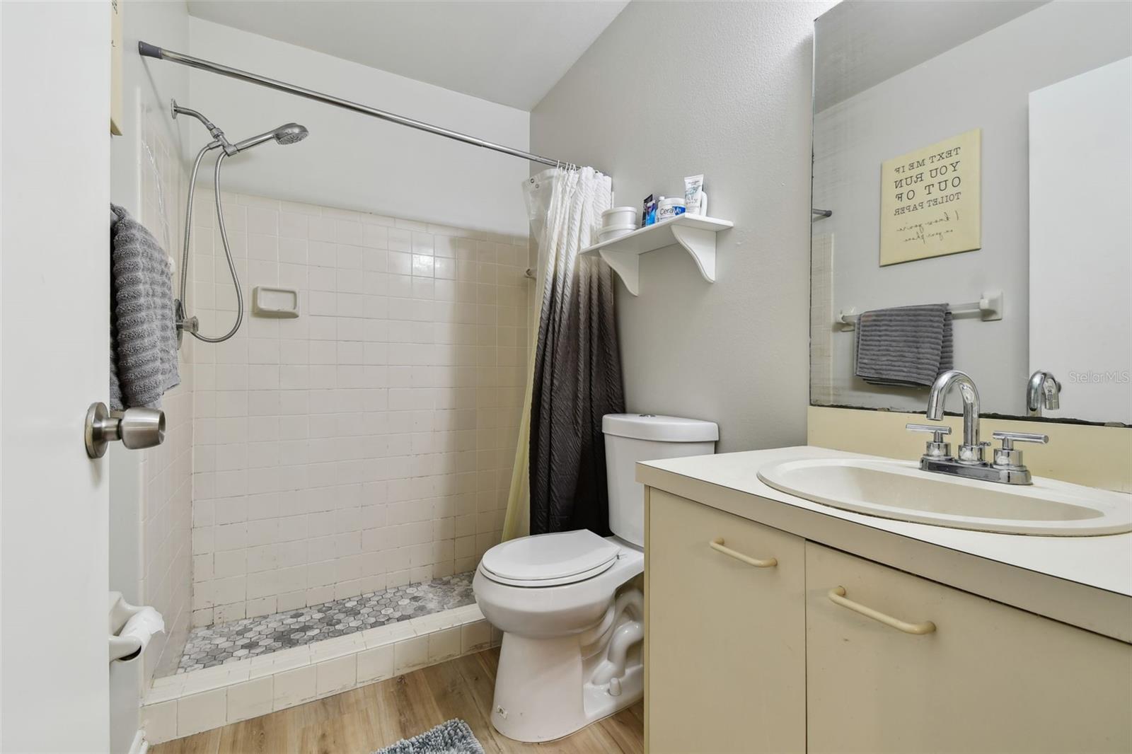 MIRROR LAKE - Residential