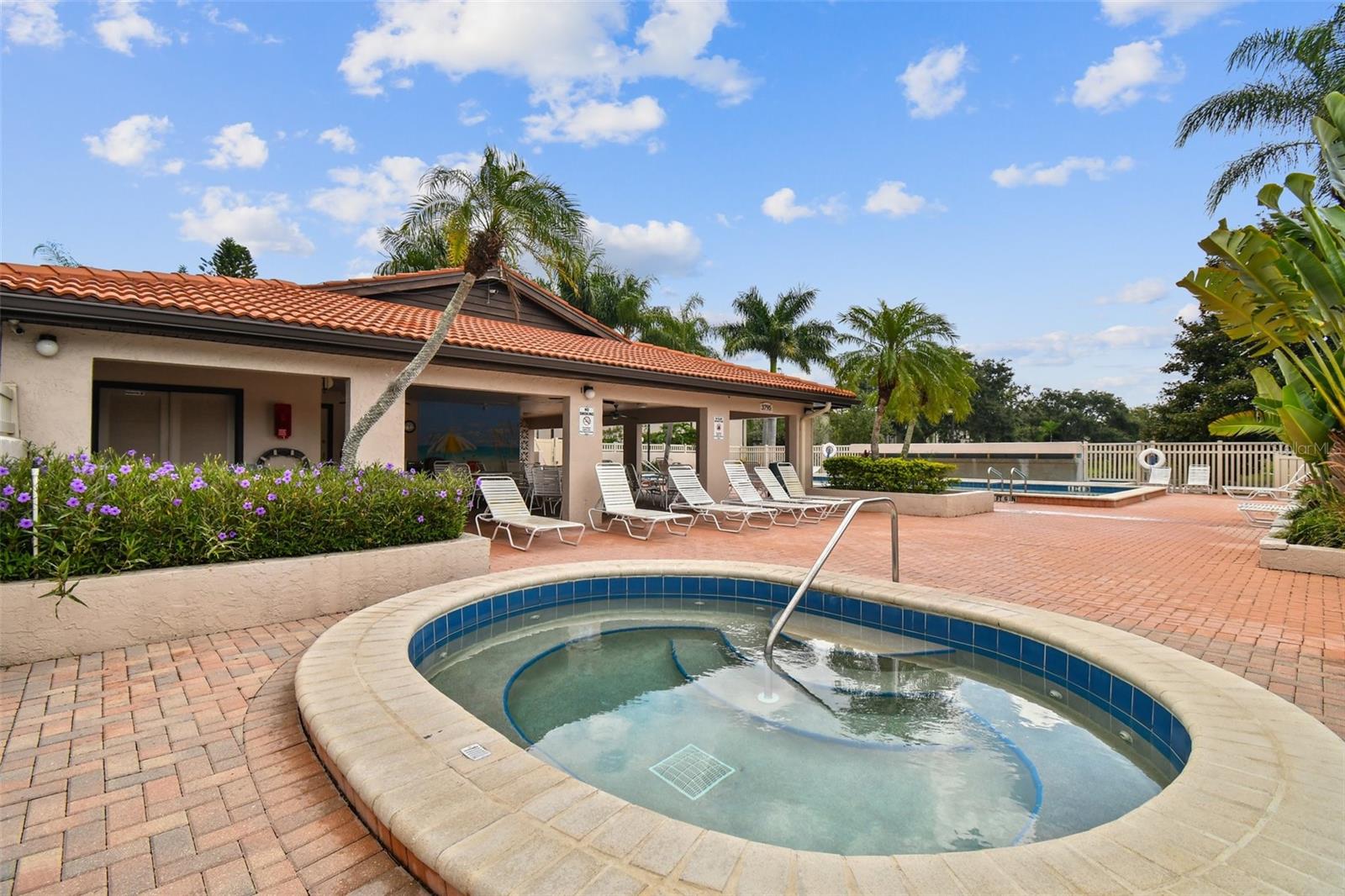 MIRROR LAKE - Residential