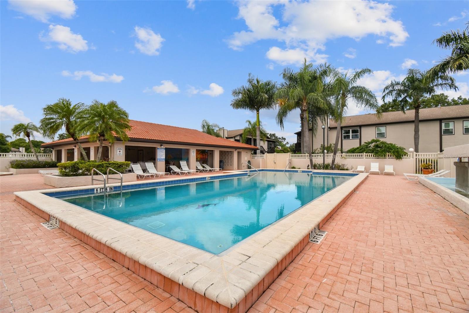 MIRROR LAKE - Residential