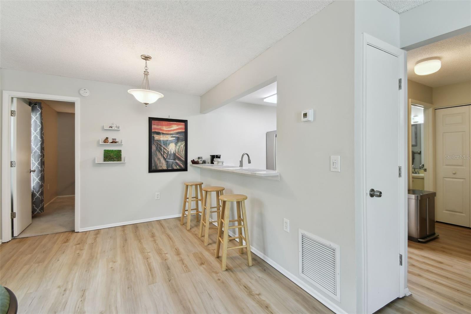 MIRROR LAKE - Residential