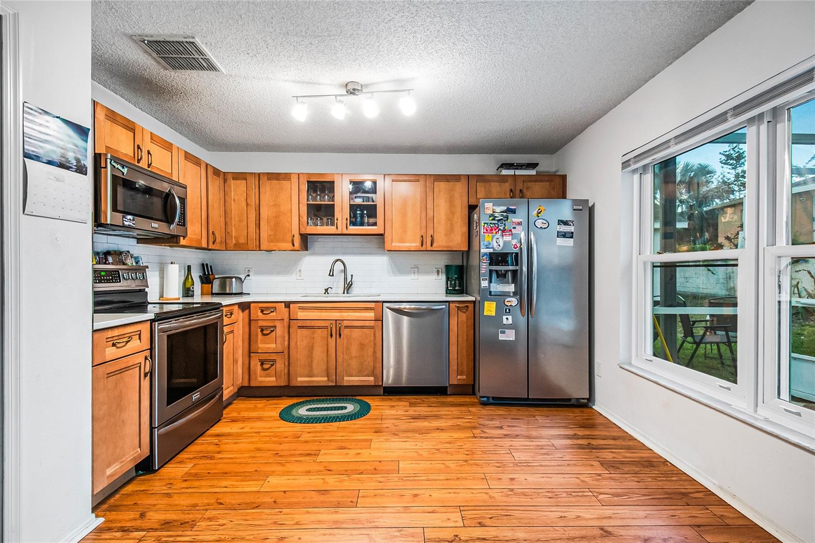 LAKESIDE AT BASS LAKE - Residential