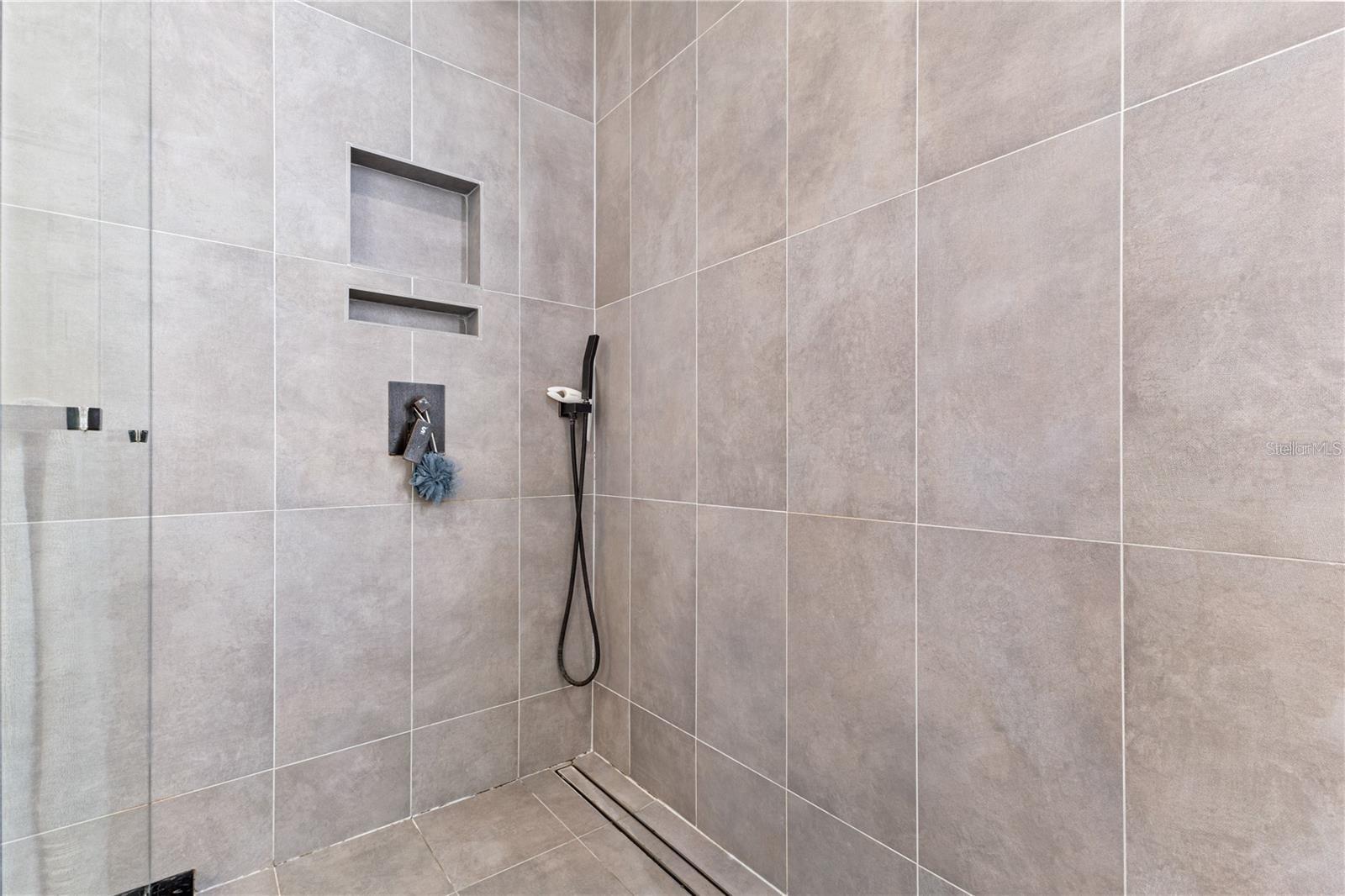 GLENMUIR 48 39 - Residential Lease