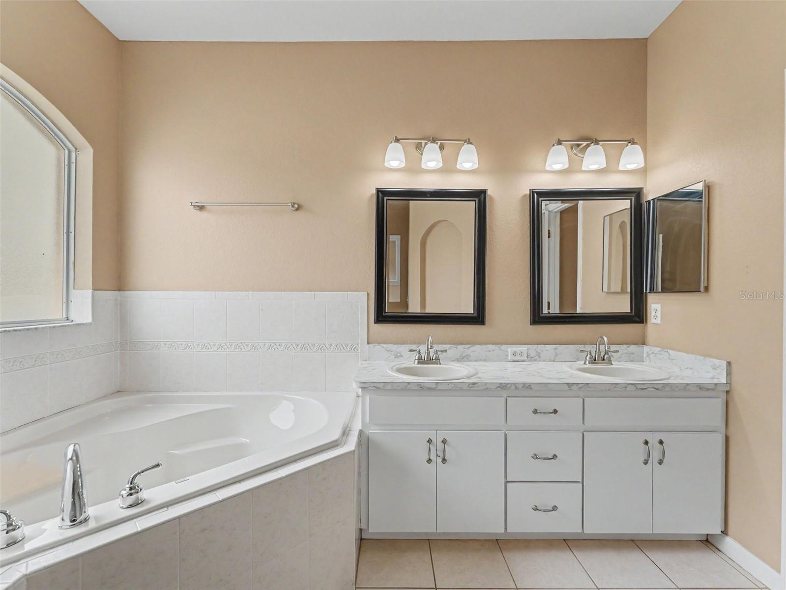 FALCONS LANDING - Residential