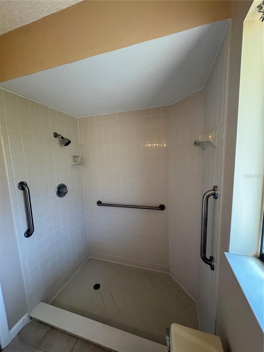 LAKE FOREST SUB - Residential Lease