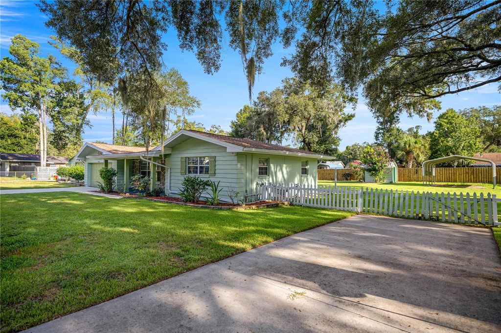 Photo of 9415 W Green Bay Lane, Crystal River, FL 34428 (MLS # G5100444)