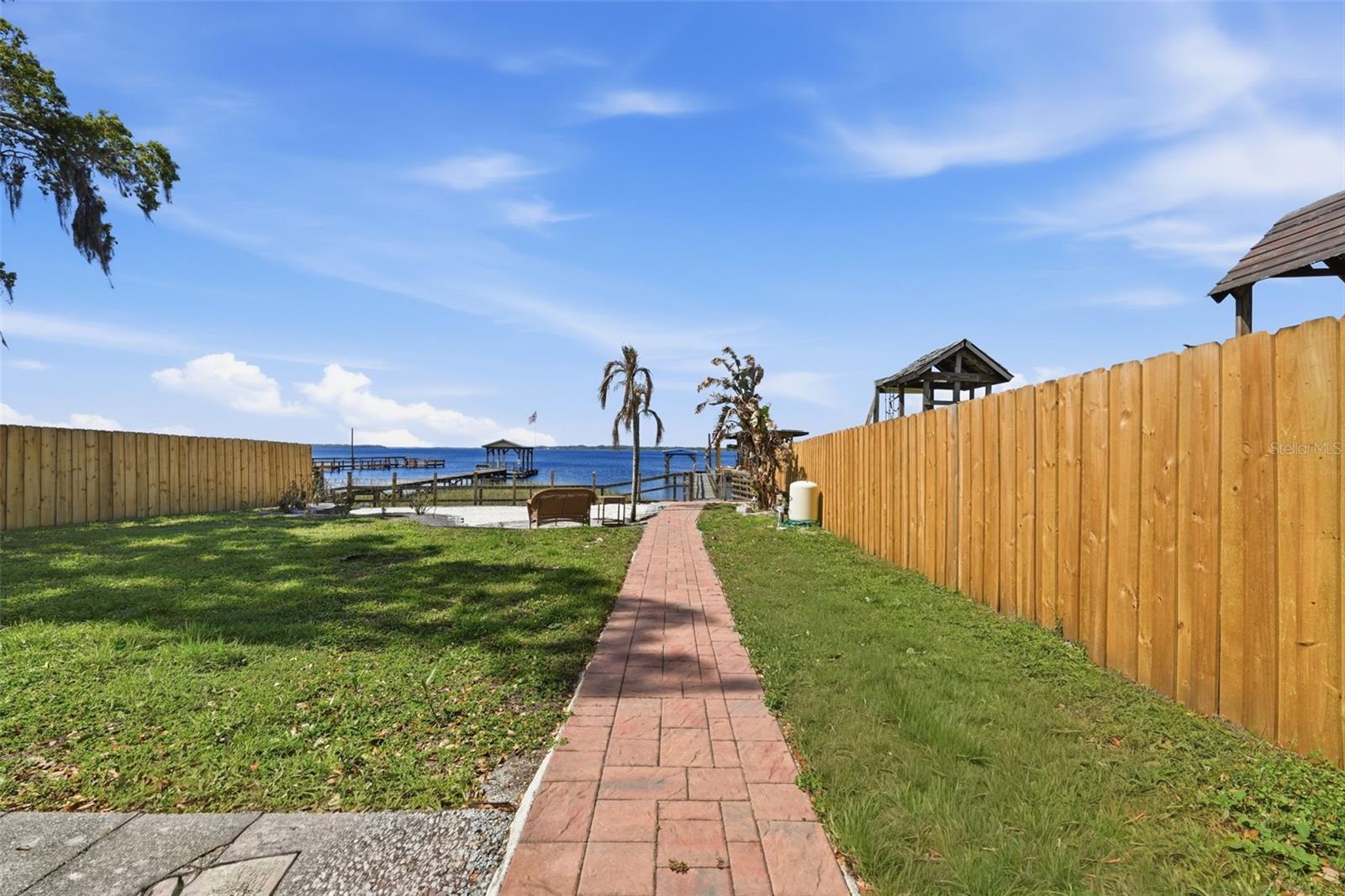 ALCORNS LAKE BREEZE - Residential Lease