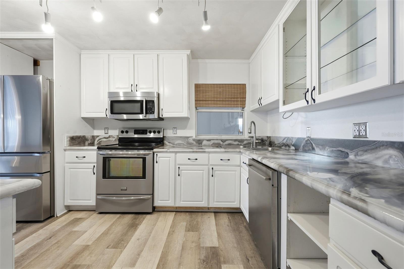 ALCORNS LAKE BREEZE - Residential Lease