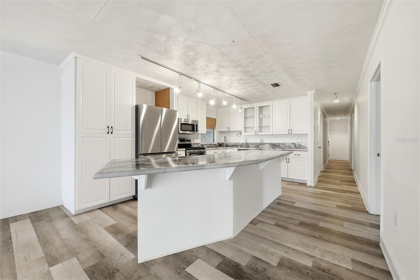 ALCORNS LAKE BREEZE - Residential Lease