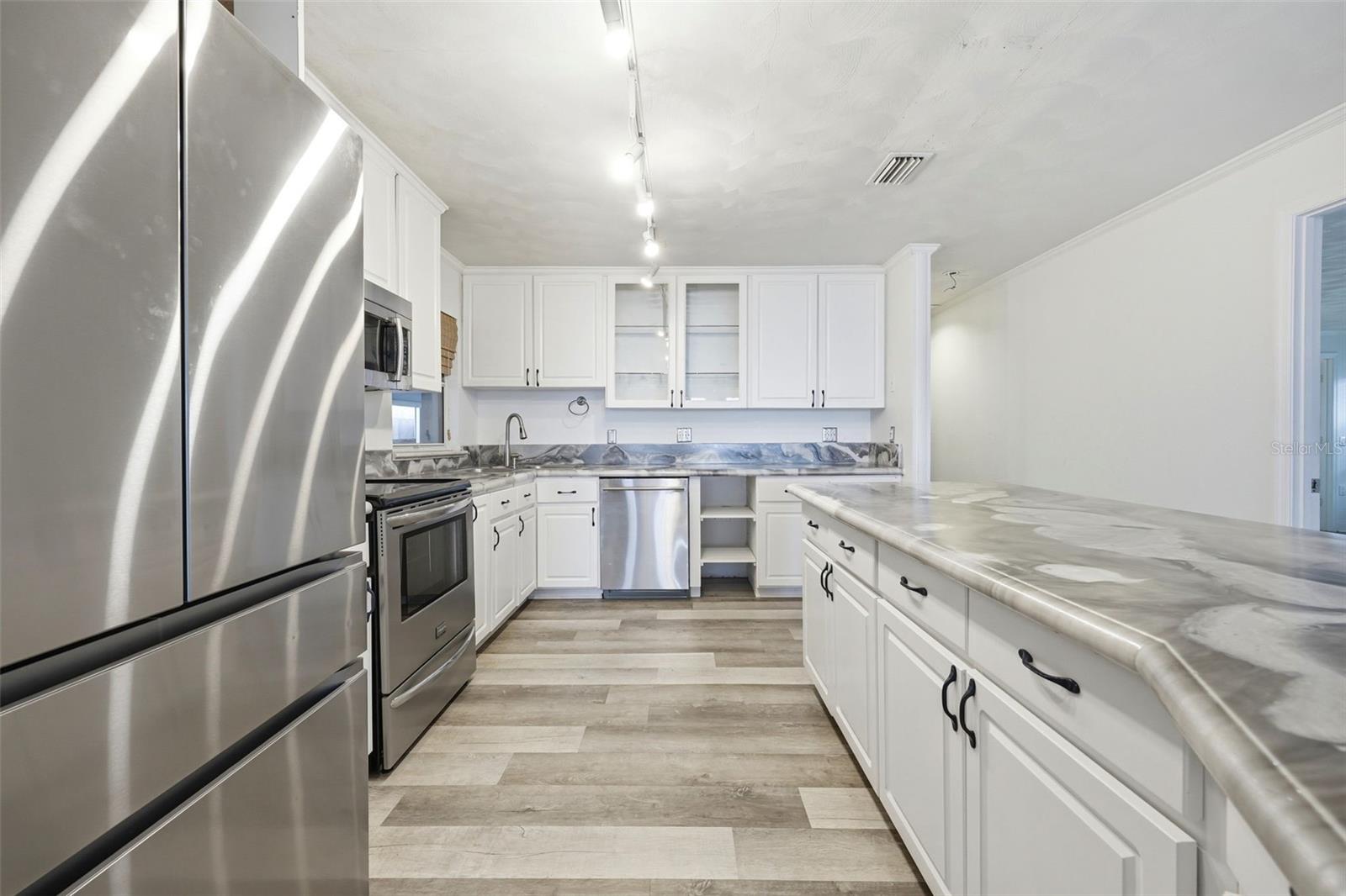 ALCORNS LAKE BREEZE - Residential Lease