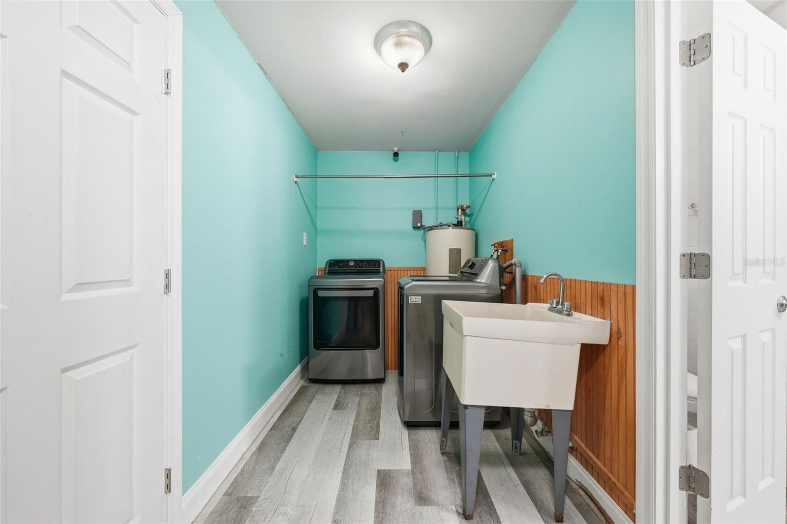 ALCORNS LAKE BREEZE - Residential Lease