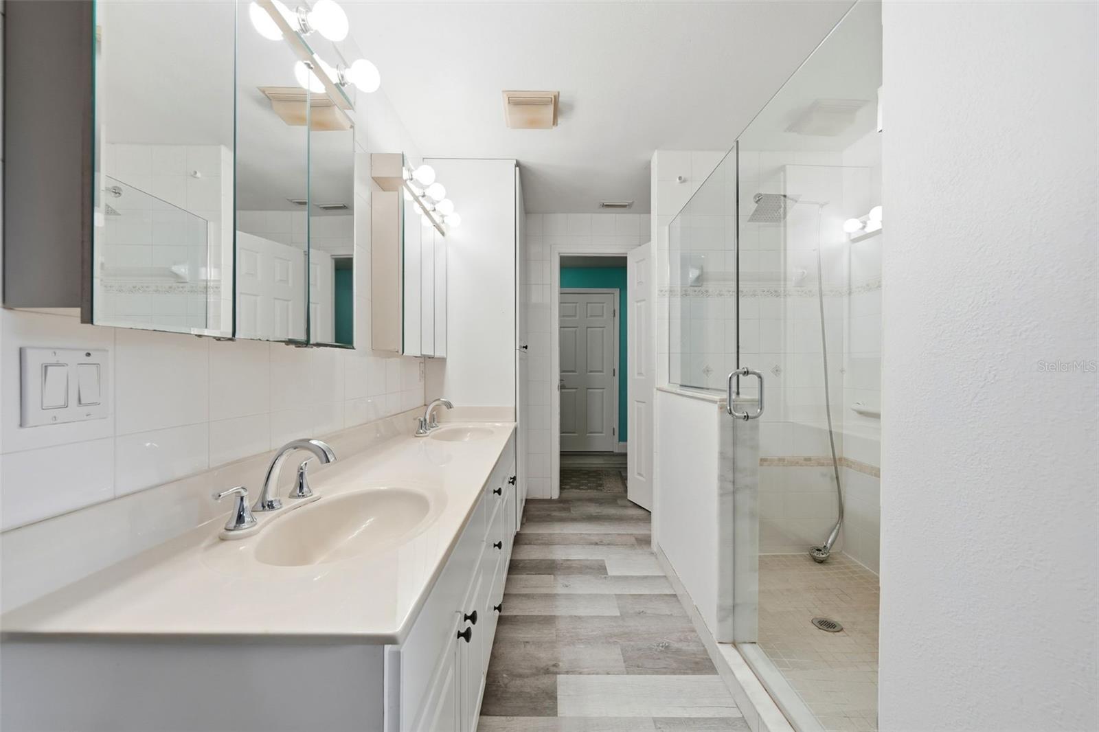 ALCORNS LAKE BREEZE - Residential Lease