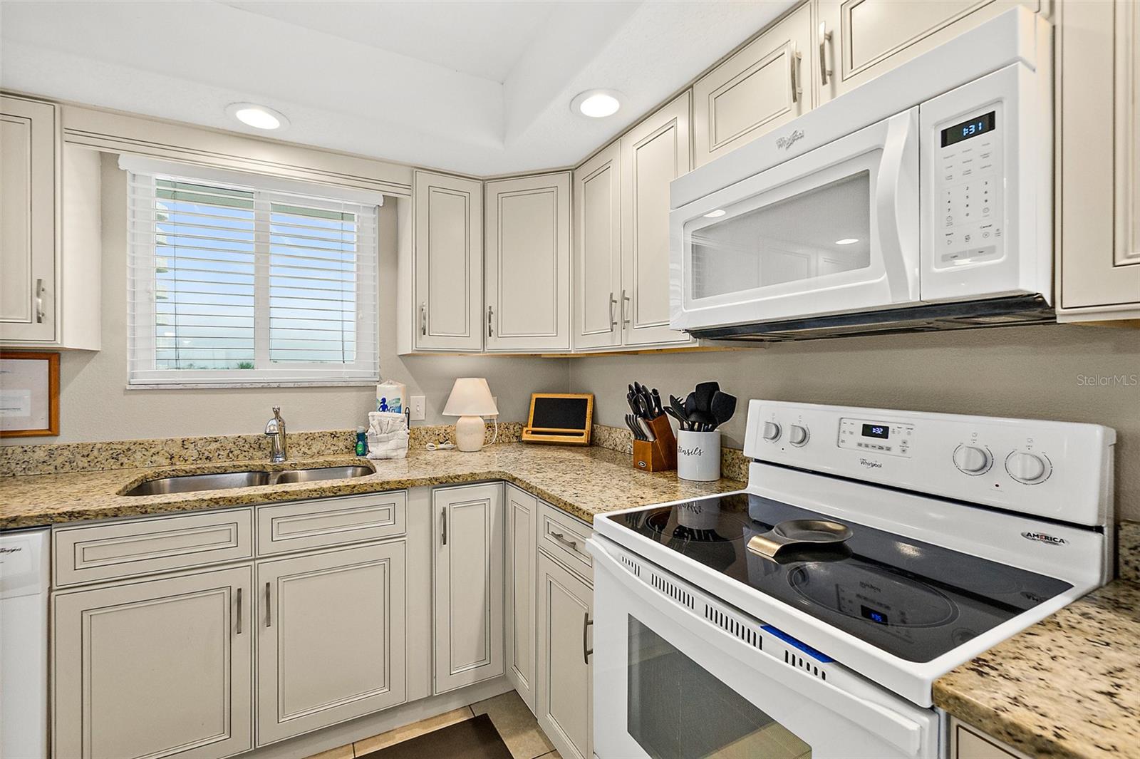 OCEAN BCH CONDO CLUB 2 COMPLE - Residential