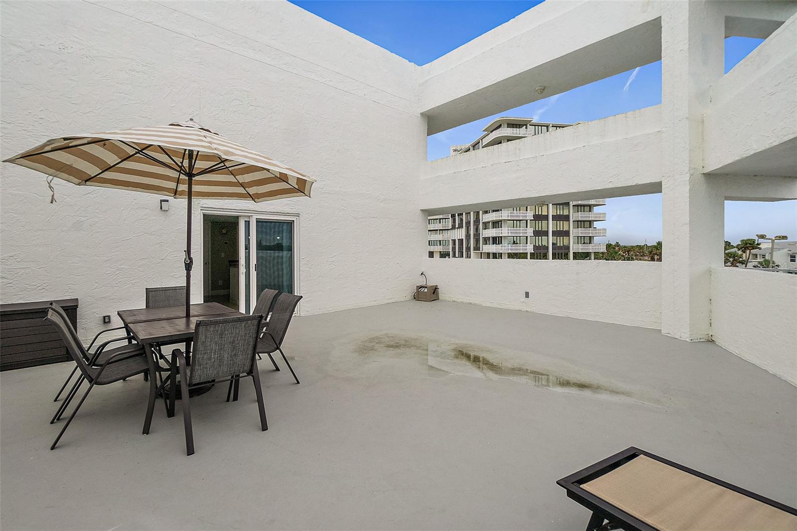 OCEAN BCH CONDO CLUB 2 COMPLE - Residential