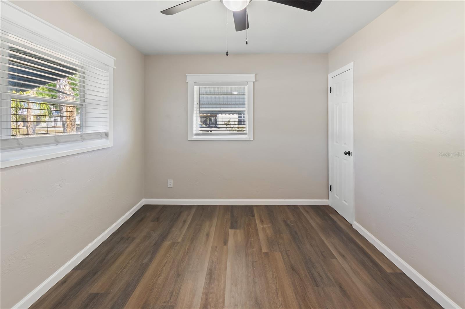 SUN RAY HOMES 02 - Residential