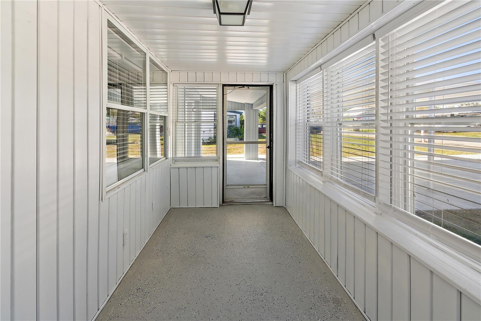 SUN RAY HOMES 02 - Residential