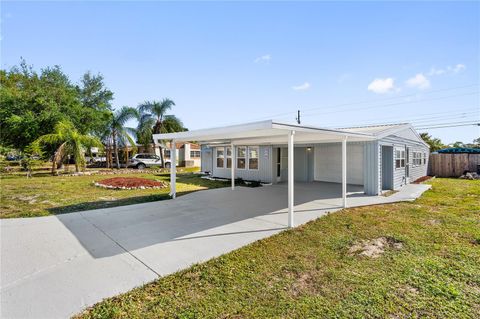 Photo of 319 Thomas Avenue, Frostproof, FL 33843 (MLS # P4936331)