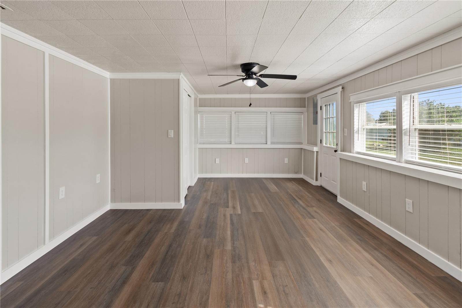 SUN RAY HOMES 02 - Residential