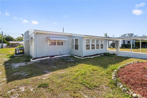 Photo of 319 Thomas Avenue, Frostproof, FL 33843 (MLS # P4936331)