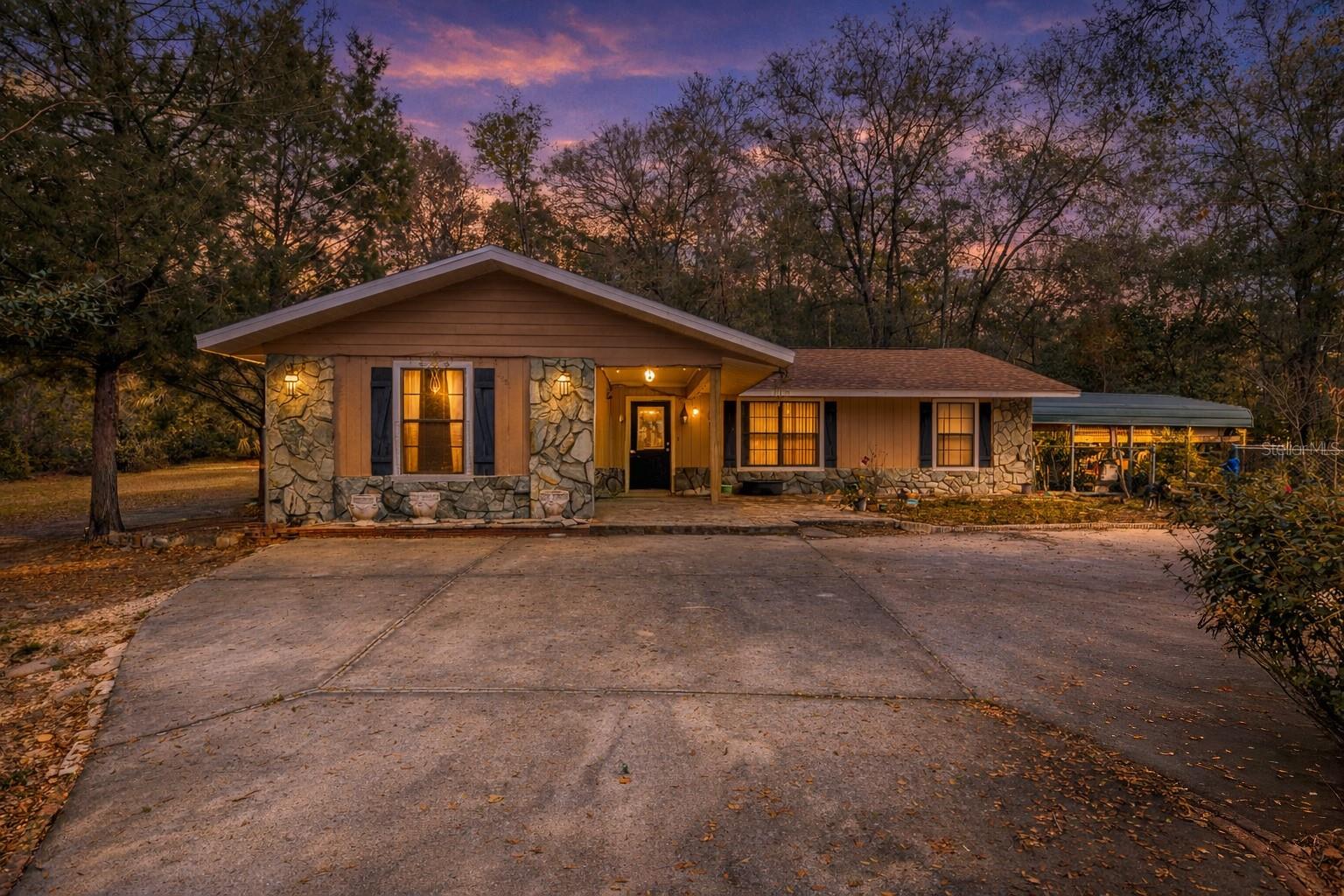 ROLLING HILLS - Residential