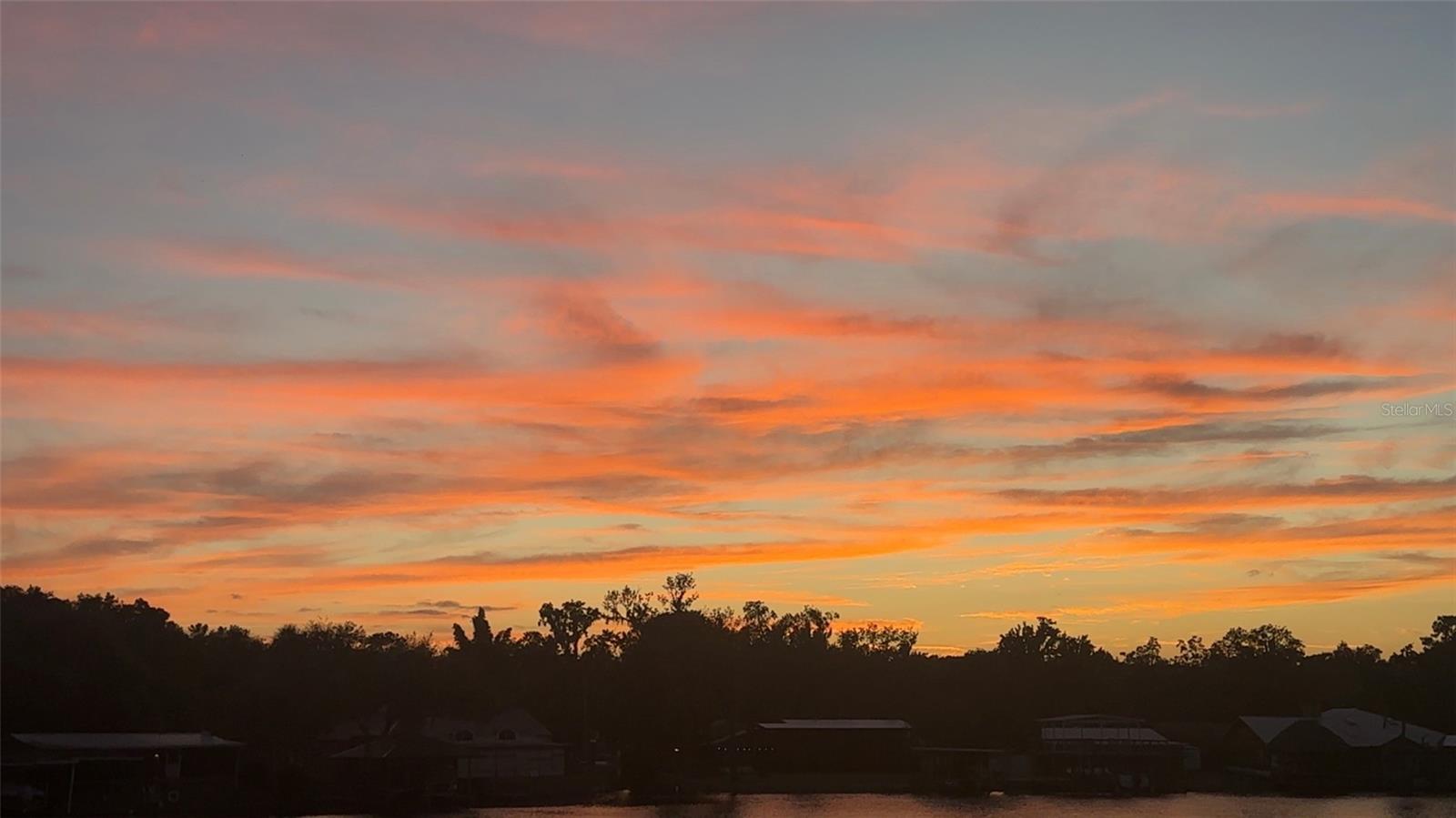 JUNGLE DEN VILLAS PH 05 CONDO - Residential