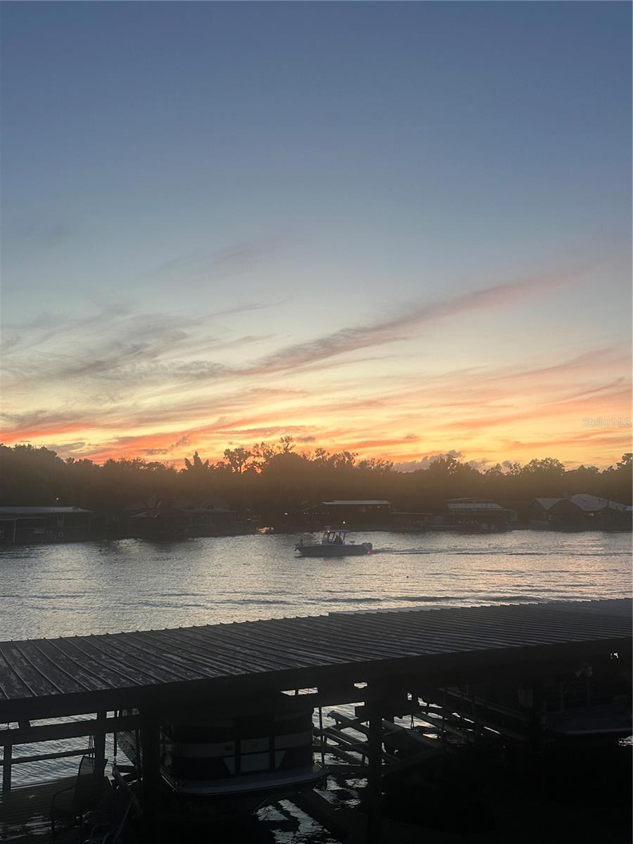 JUNGLE DEN VILLAS PH 05 CONDO - Residential