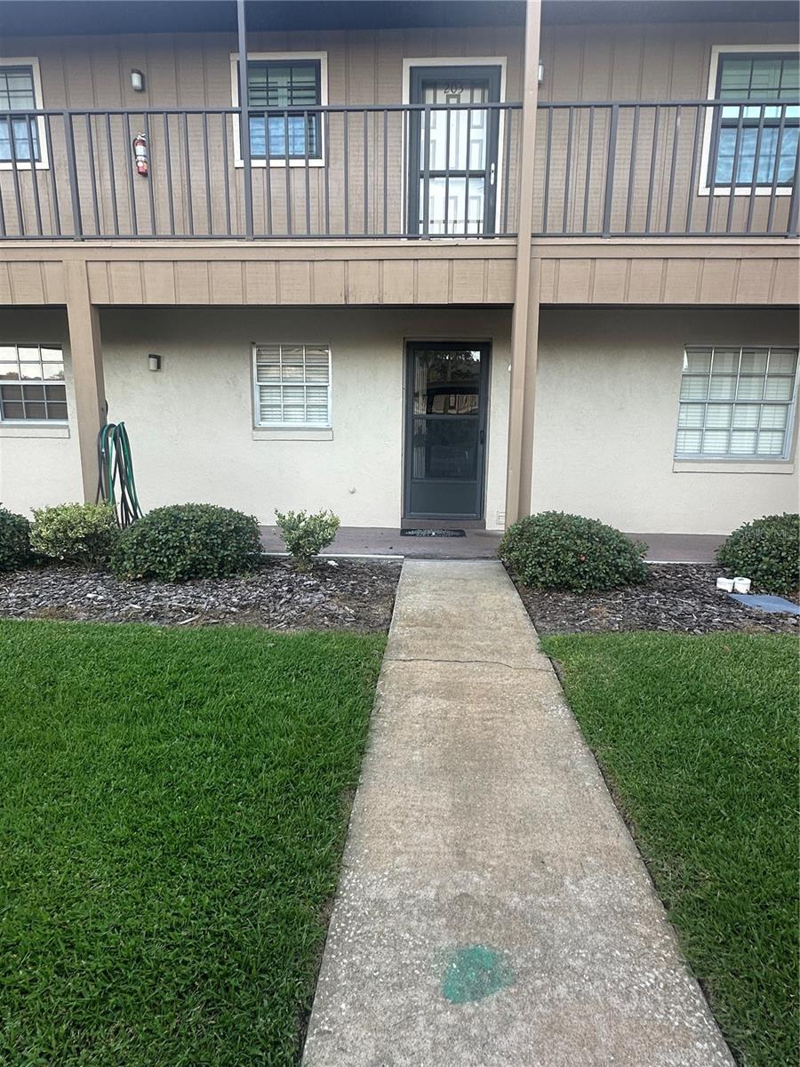 JUNGLE DEN VILLAS PH 05 CONDO - Residential