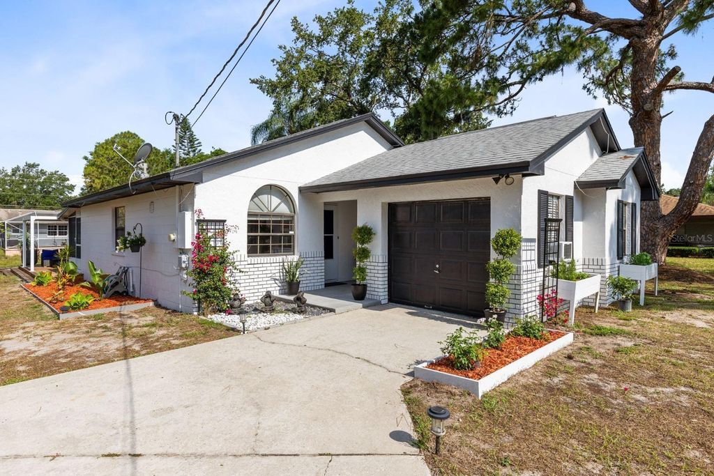 Photo of 106 Edgewater Drive, Saint Cloud, FL 34769 (MLS # S5130190)